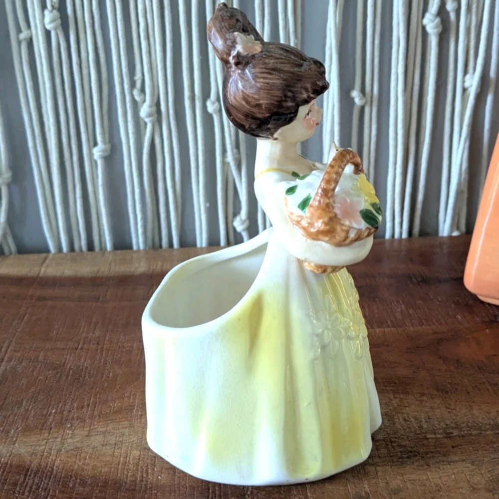 VINTAGE 1950s ENESCO GIRL PLANTER YELLOW ROSES DRESS BRUNETTE PONYTAIL